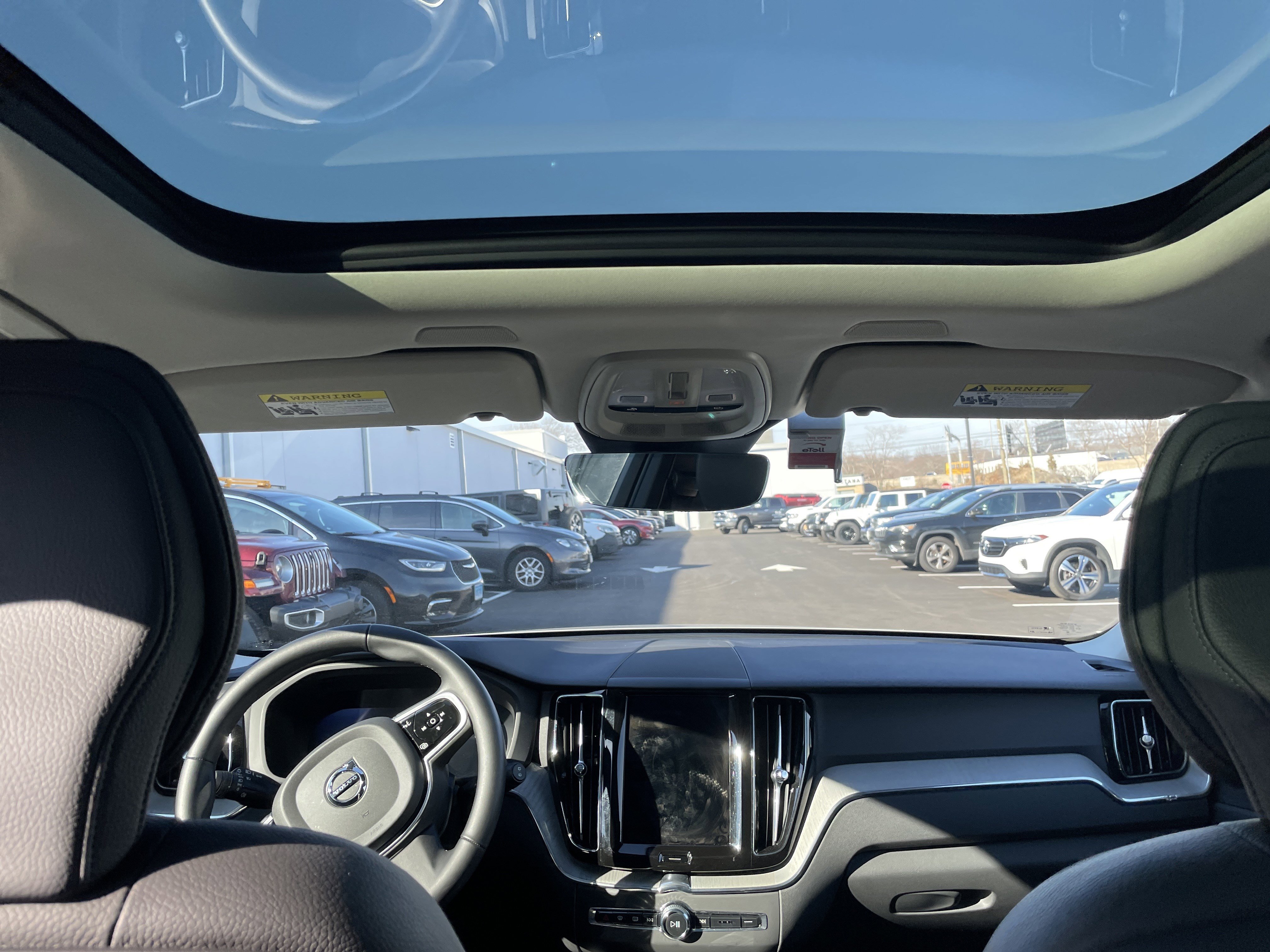 Used 2025 Volvo XC60 B5 Plus image 31