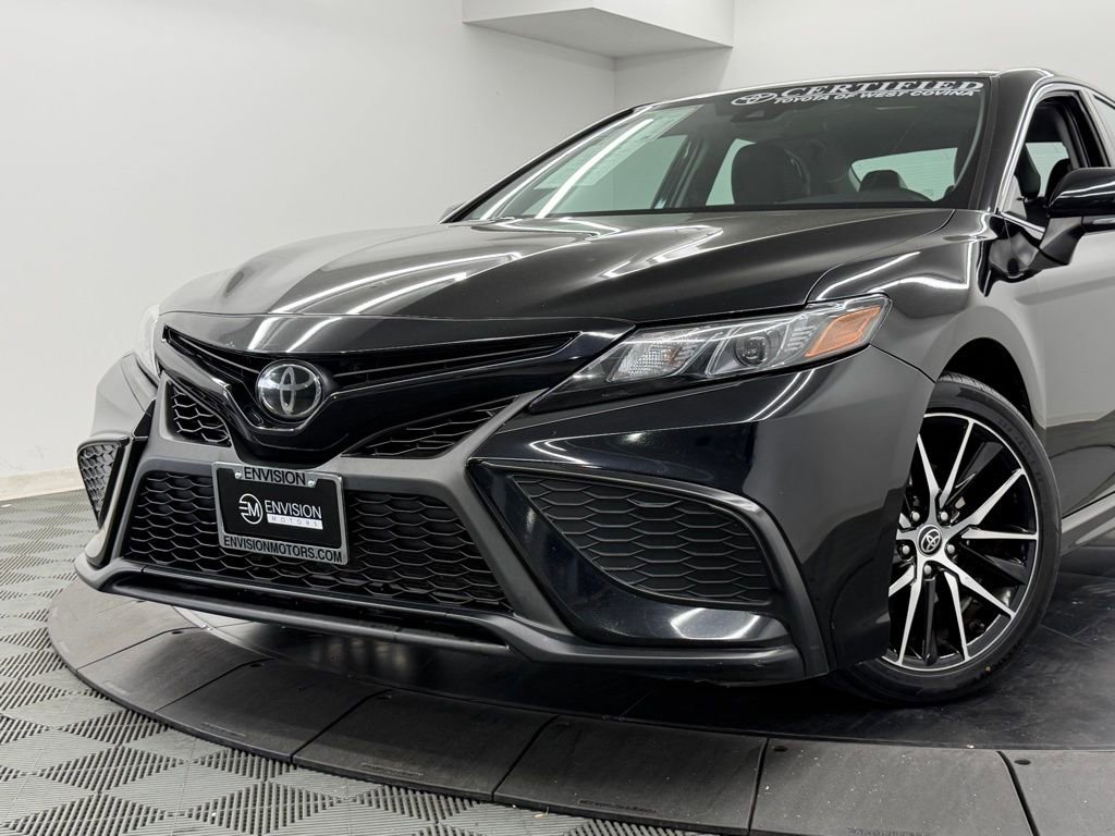 Certified 2022 Toyota Camry SE image 3