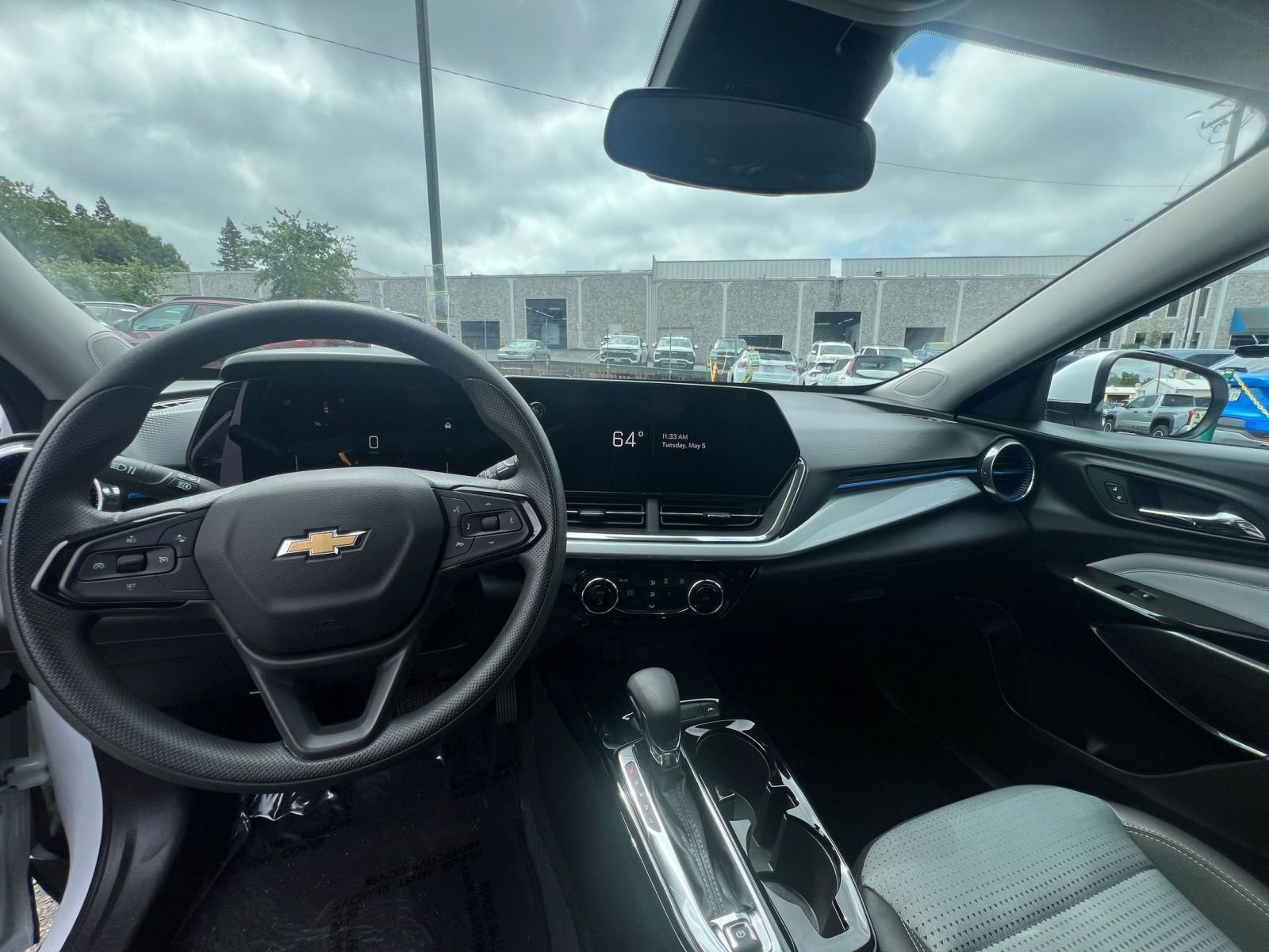 Used 2025 Chevrolet Trax LT FWD image 32