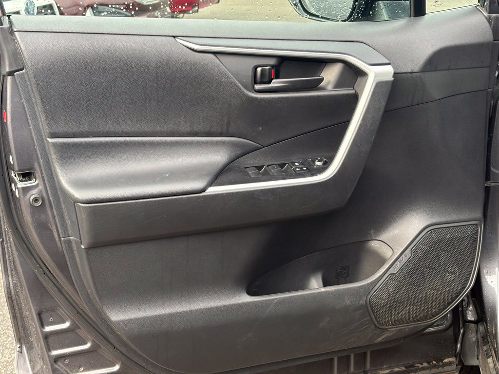 Used 2024 Toyota RAV4 LE AWD/4WD image 6
