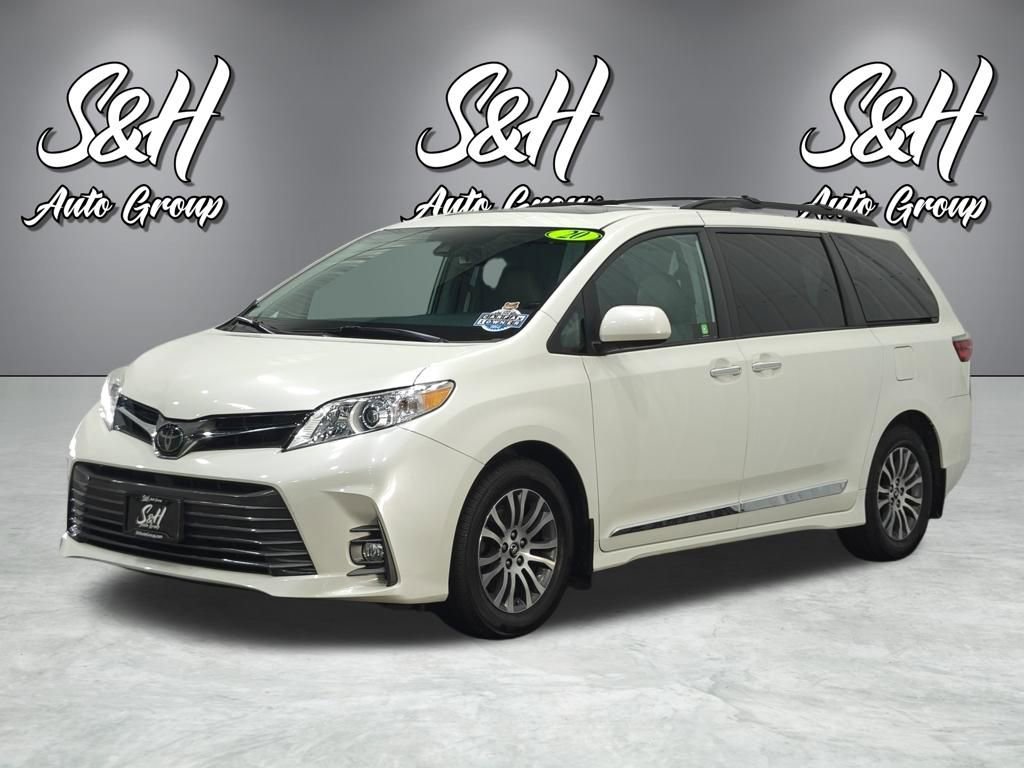 Used 2020 Toyota Sienna XLE w/ XLE Navigation Package FWD image 14