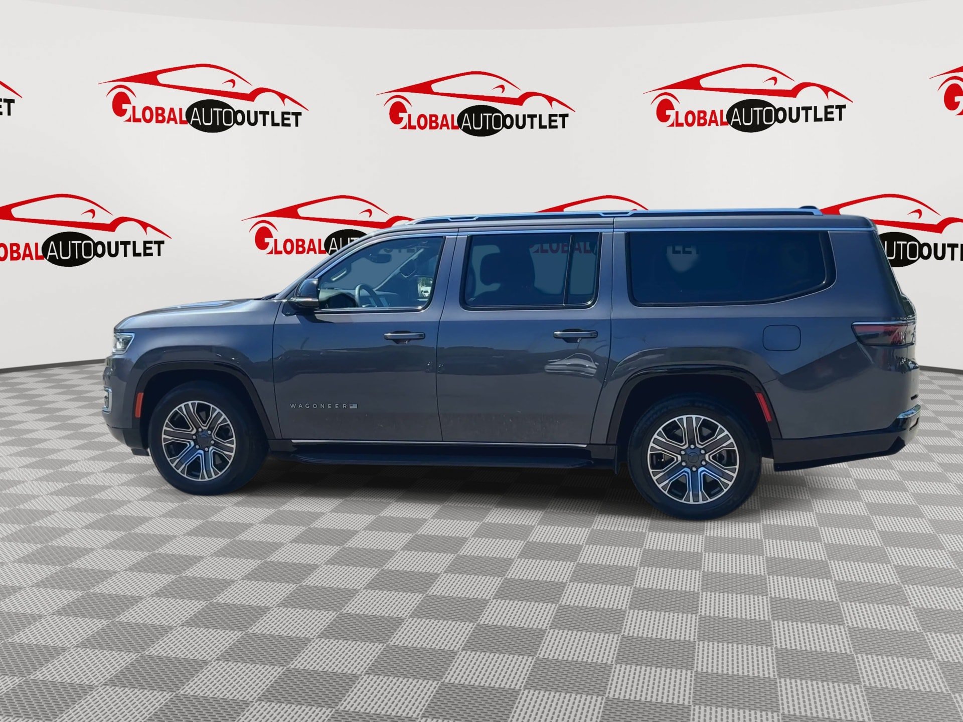 Used 2024 Jeep Wagoneer L Series II w/ Flexible Seating Group AWD/4WD image 5
