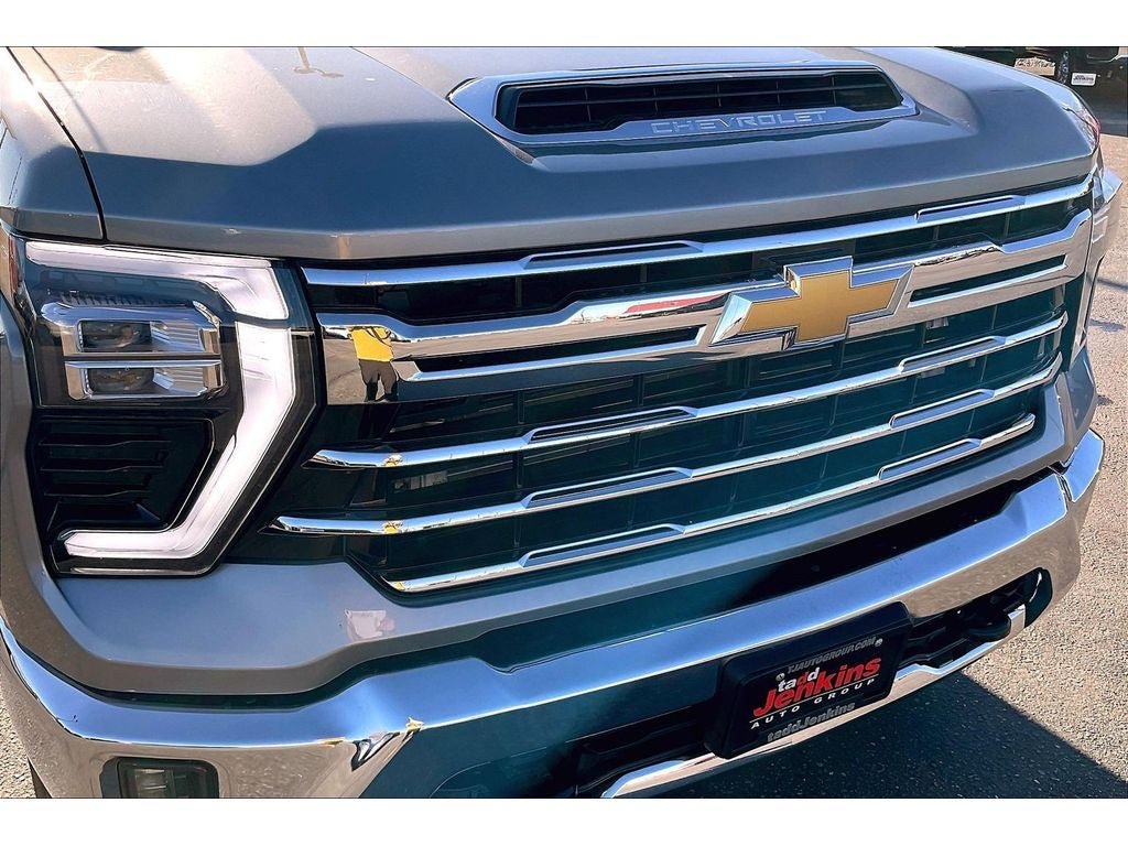 Used 2025 Chevrolet Silverado 3500 LTZ AWD/4WD image 32