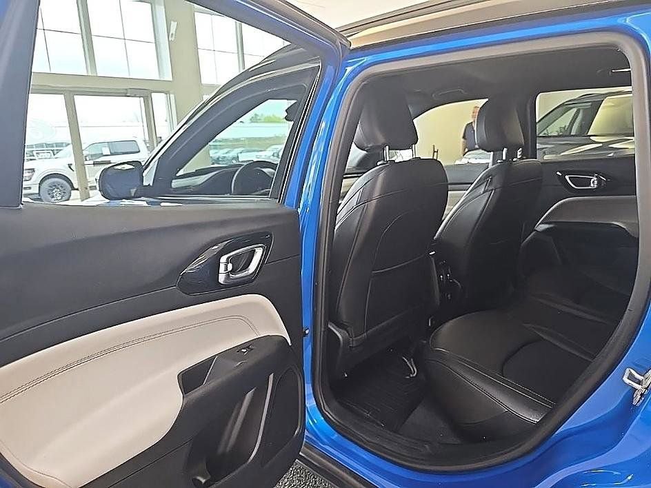 Used 2024 Jeep Compass Limited image 28