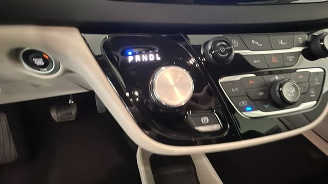 Used 2024 Chrysler Pacifica Touring-L FWD image 21