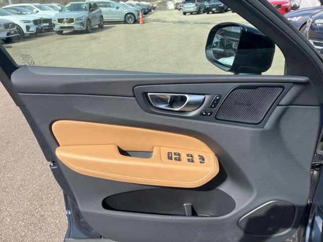 Certified 2023 Volvo XC60 B6 Ultimate w/ Protection Package Premier image 27