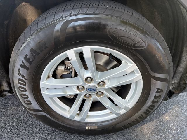 Used 2020 Ford Explorer XLT w/ Equipment Group 202A AWD/4WD image 12