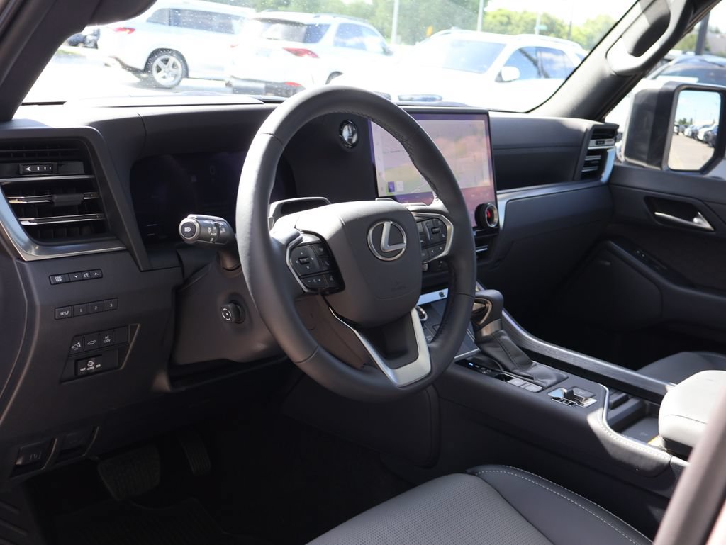 Used 2026 Lexus GX 550 w/ Accessory Package (2T) AWD/4WD image 15