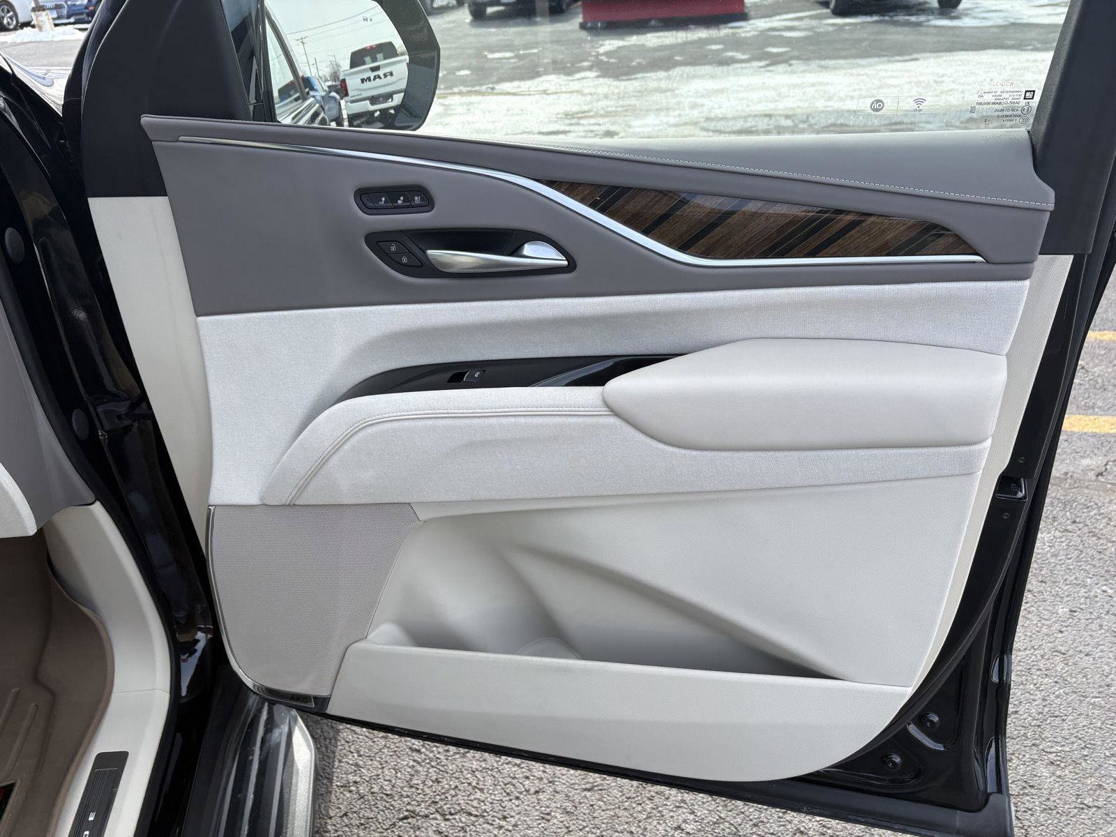 Used 2022 Cadillac Escalade Premium Luxury Platinum image 21