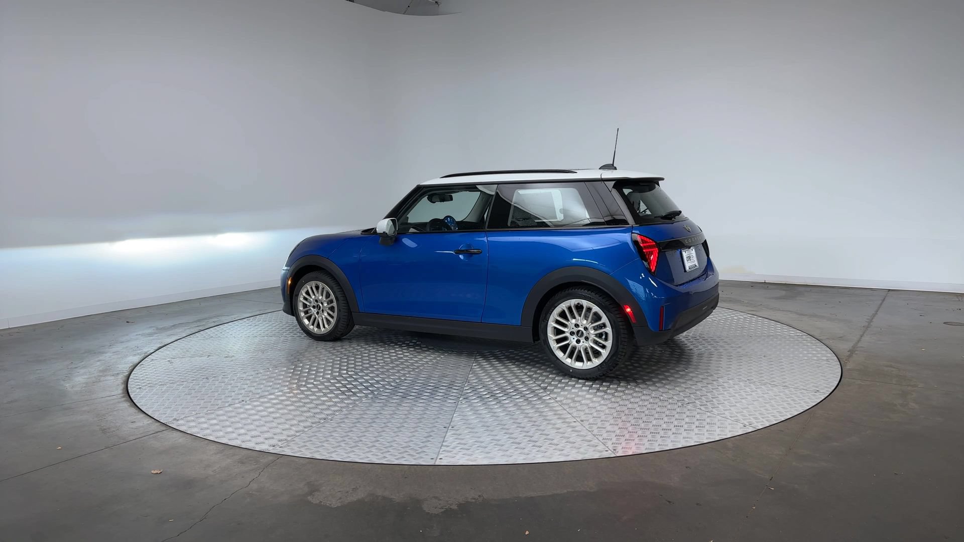 Used 2026 MINI Cooper 2-Door Hardtop FWD image 8