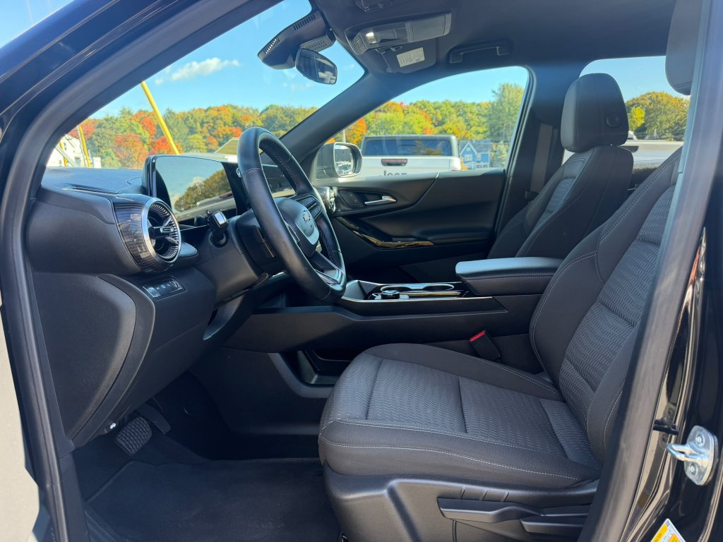 Used 2026 Chevrolet Equinox LT AWD/4WD image 9