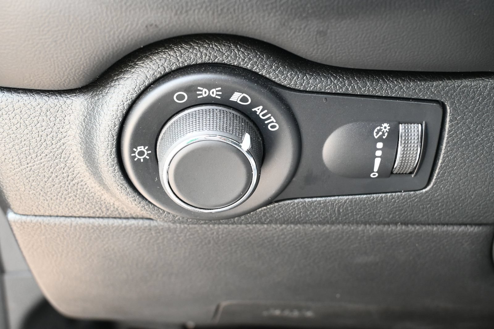 Used 2025 Dodge Durango GT RWD image 9