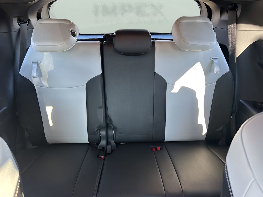 Used 2025 Toyota Sienna XSE AWD/4WD image 13