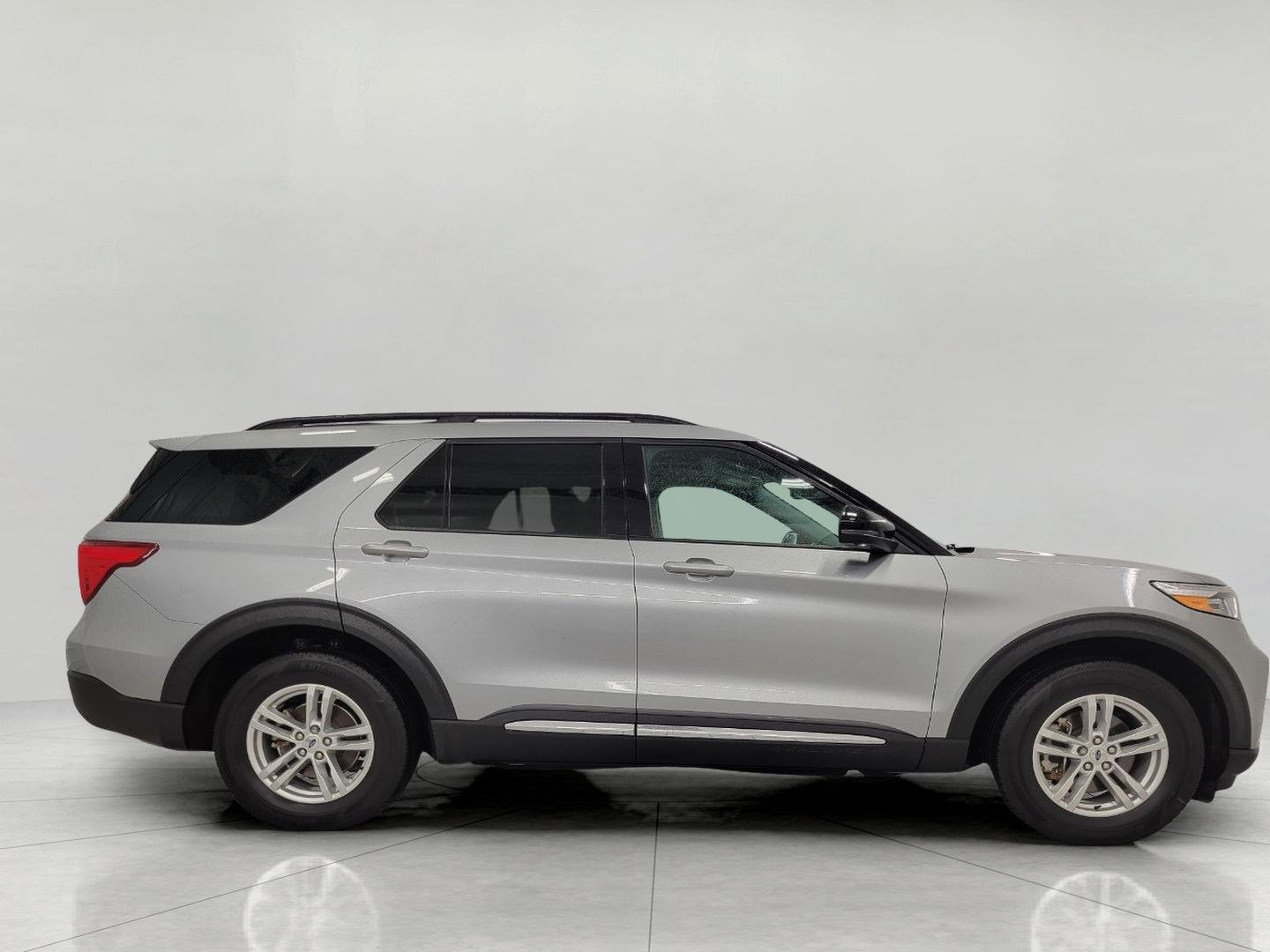 Used 2023 Ford Explorer XLT w/ Equipment Group 202A AWD/4WD image 12
