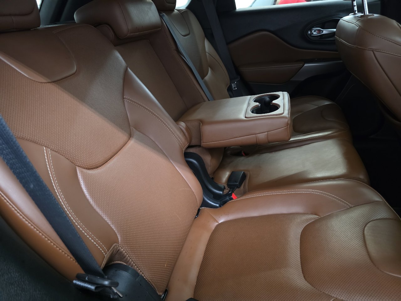 Used 2019 Jeep Cherokee Overland w/ Technology Group image 38