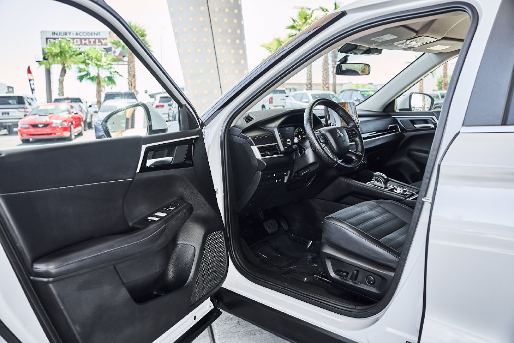 Used 2024 Mitsubishi Outlander SE AWD/4WD image 13