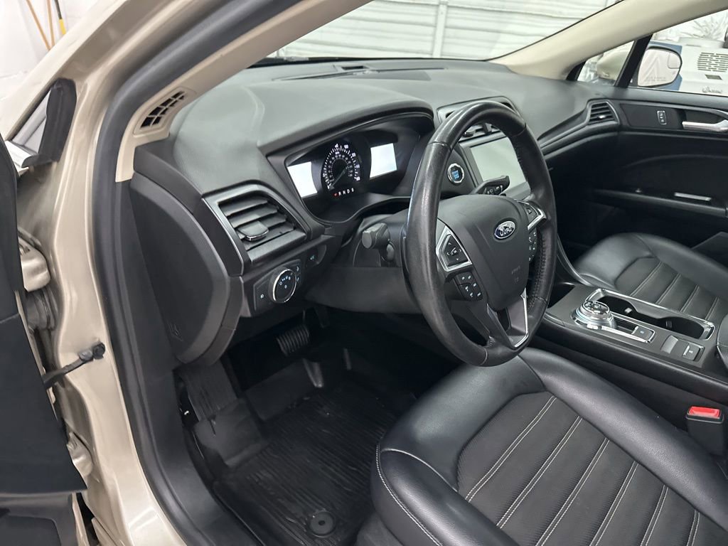 Used 2018 Ford Fusion SE w/ Equipment Group 201A image 9