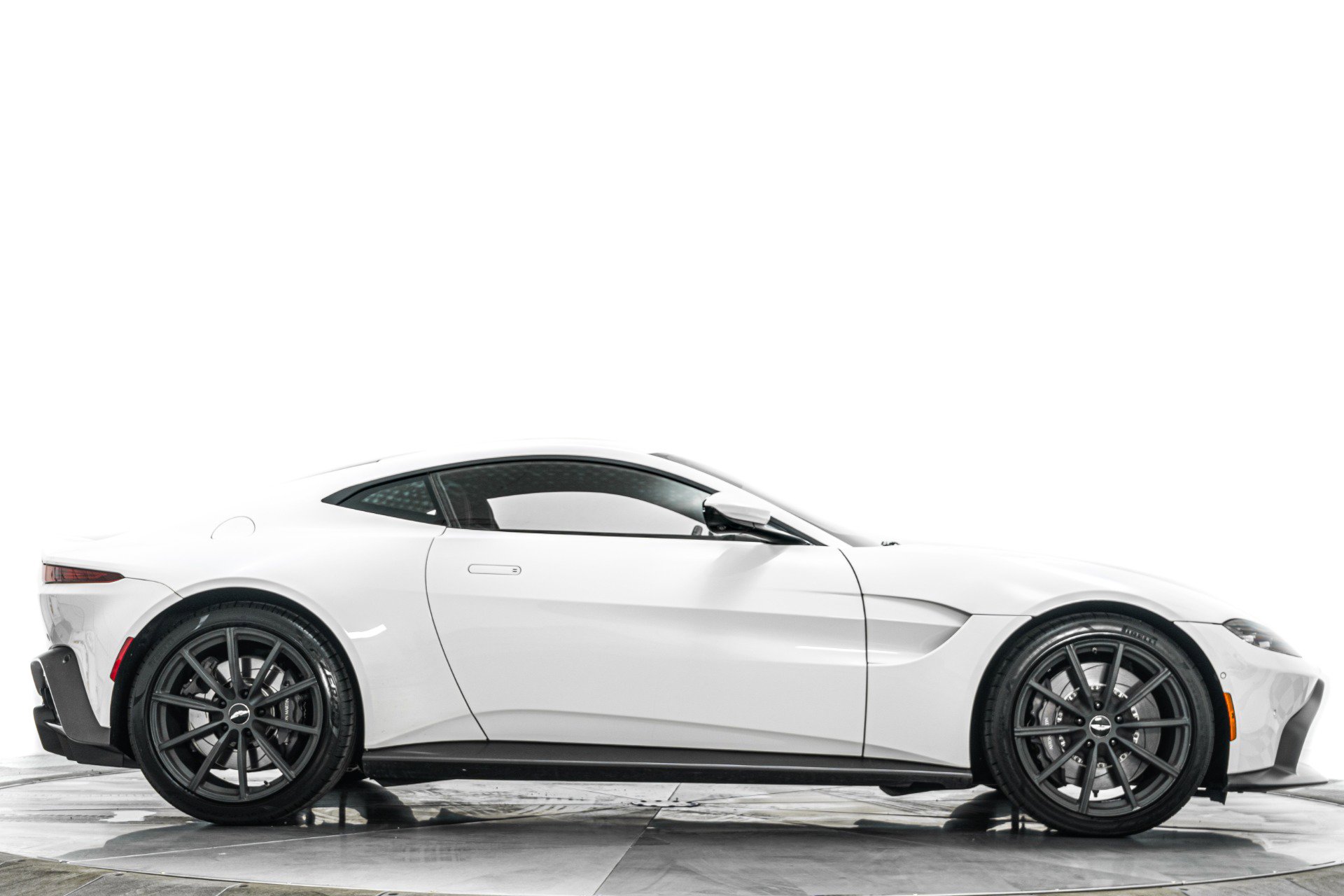 Used 2020 Aston Martin V8 Vantage Coupe RWD image 42