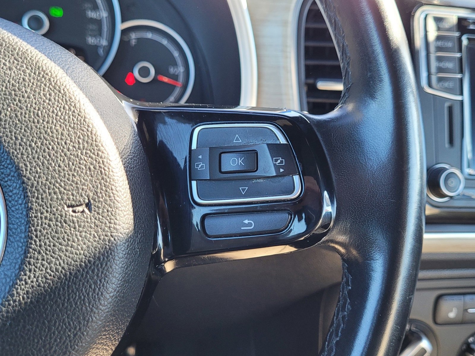 Used 2018 Volkswagen Beetle 2.0T S image 19