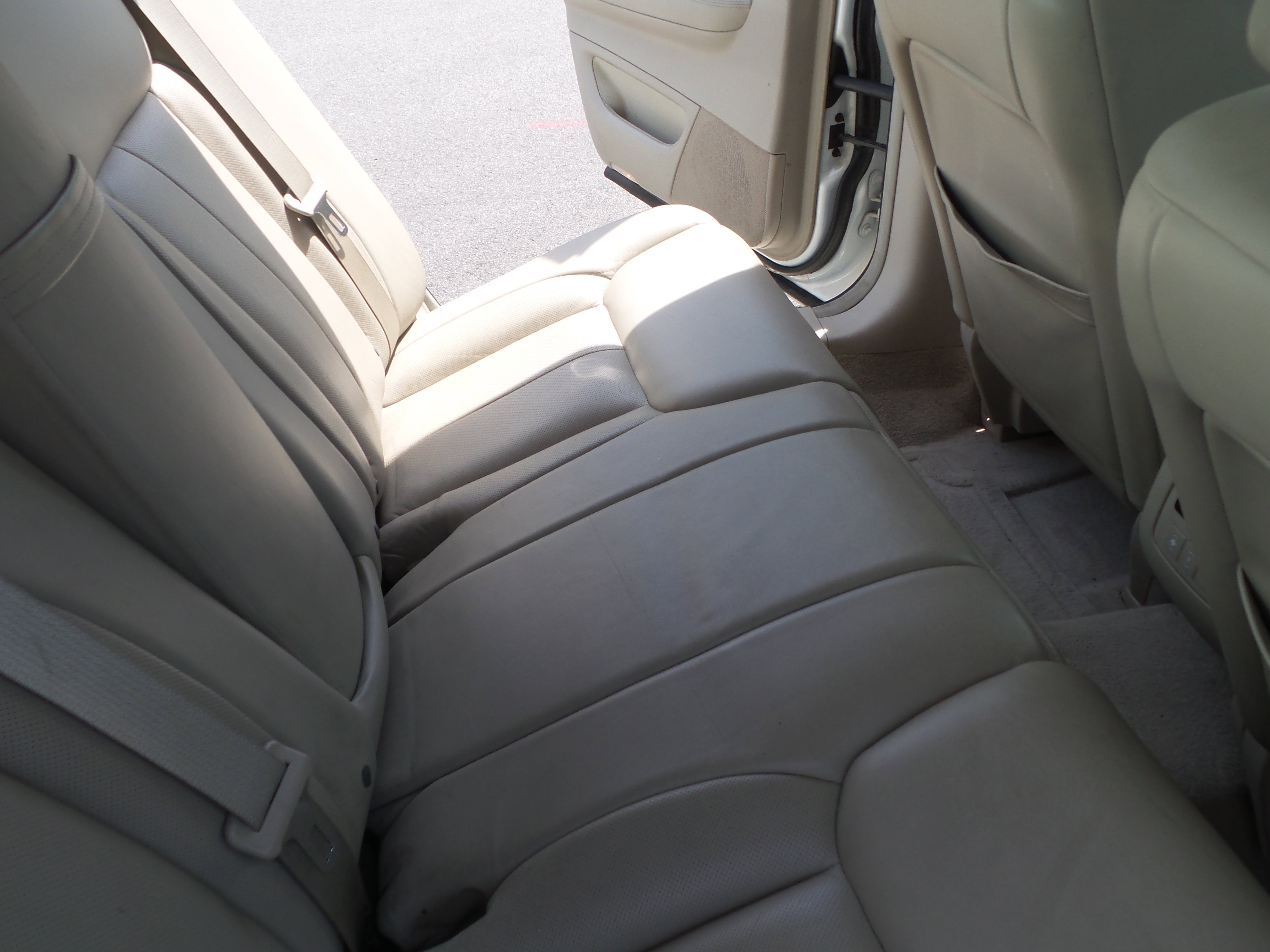 Used 2008 Cadillac DTS FWD image 46