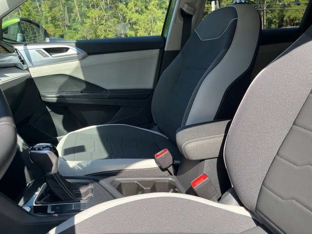 New 2025 Volkswagen Taos SE image 9