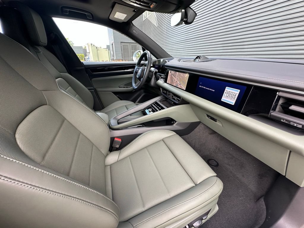 Used 2026 Porsche Macan Electric RWD image 39