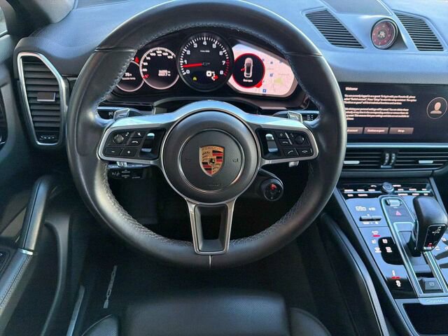 Used 2023 Porsche Cayenne Platinum Edition image 18