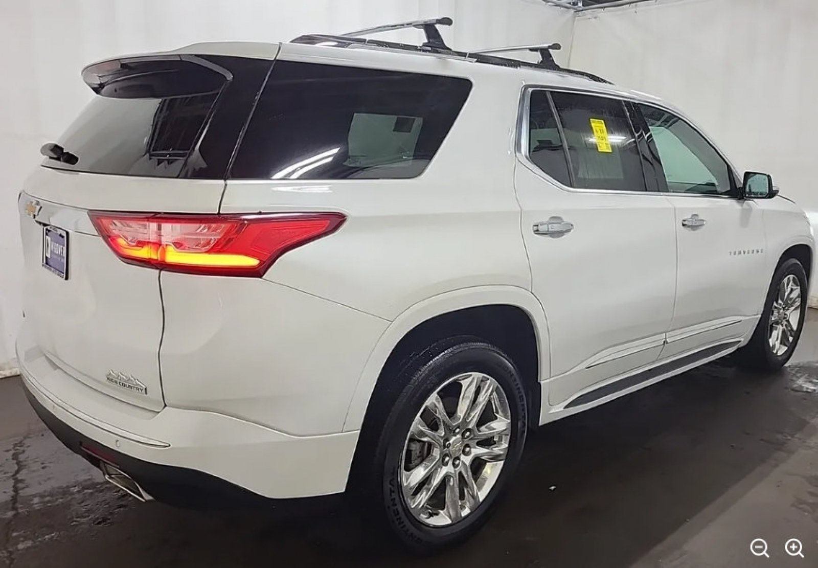 Used 2020 Chevrolet Traverse High Country w/ LPO, 'HIT The Road' Package AWD/4WD image 3