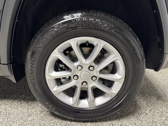 Used 2022 Jeep Grand Cherokee Laredo E AWD/4WD image 17