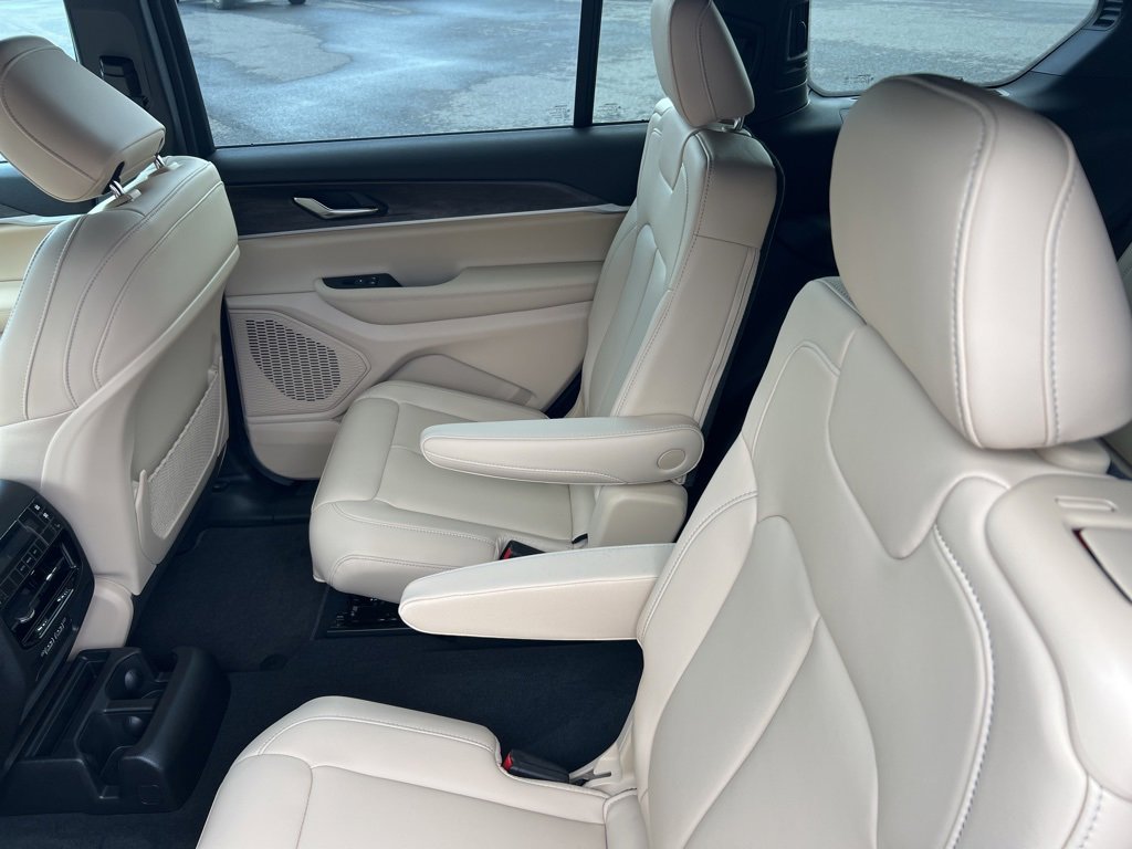 New 2025 Jeep Grand Cherokee L Limited image 23