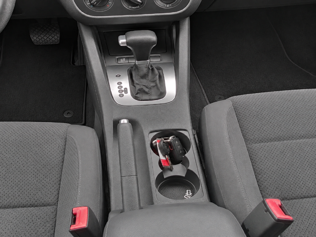 Used 2007 Volkswagen Rabbit 4-Door FWD image 12