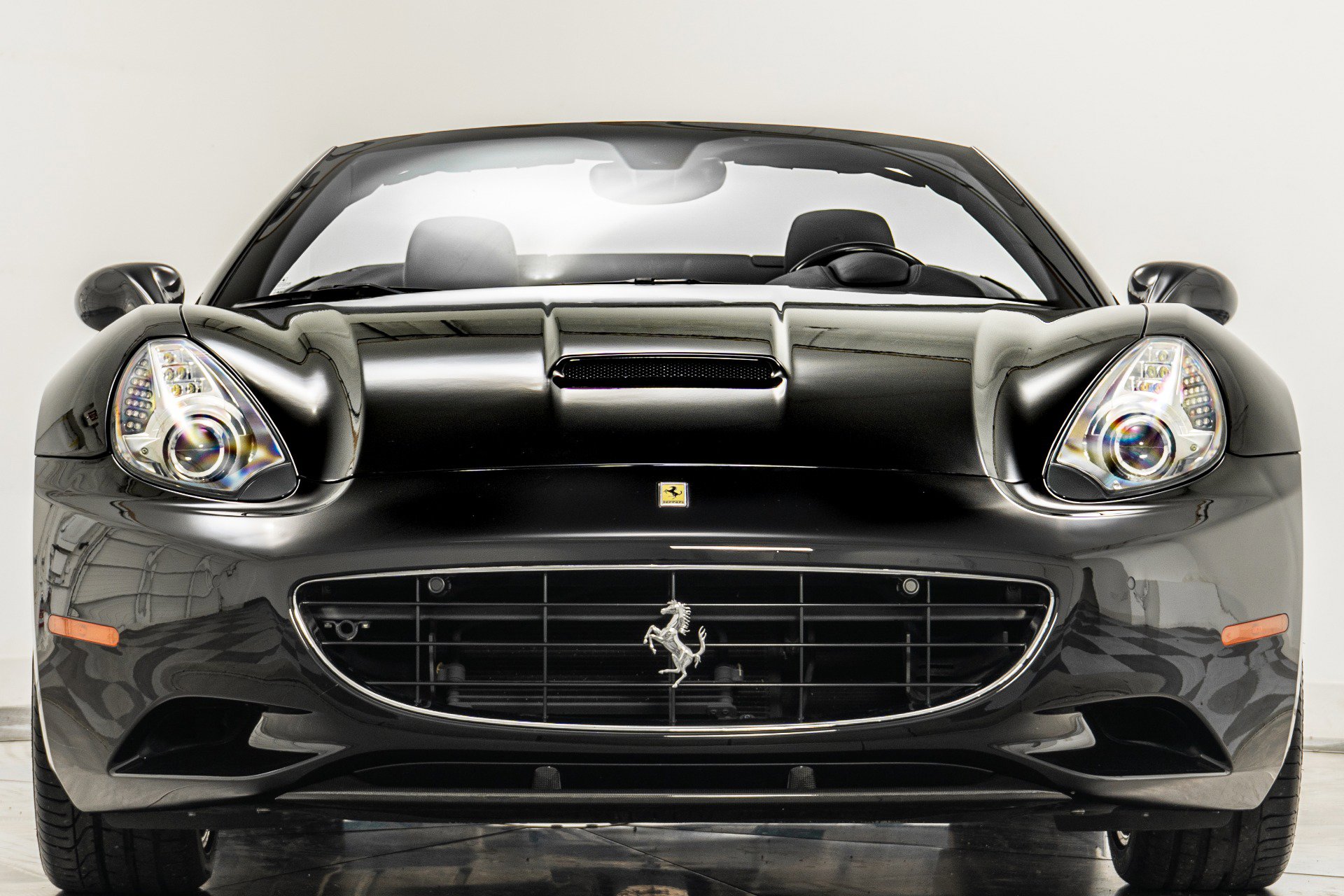 Used 2011 Ferrari California image 4