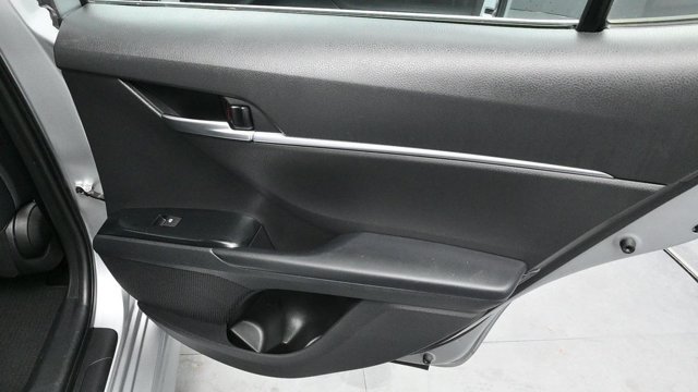 Used 2019 Toyota Camry SE FWD image 13