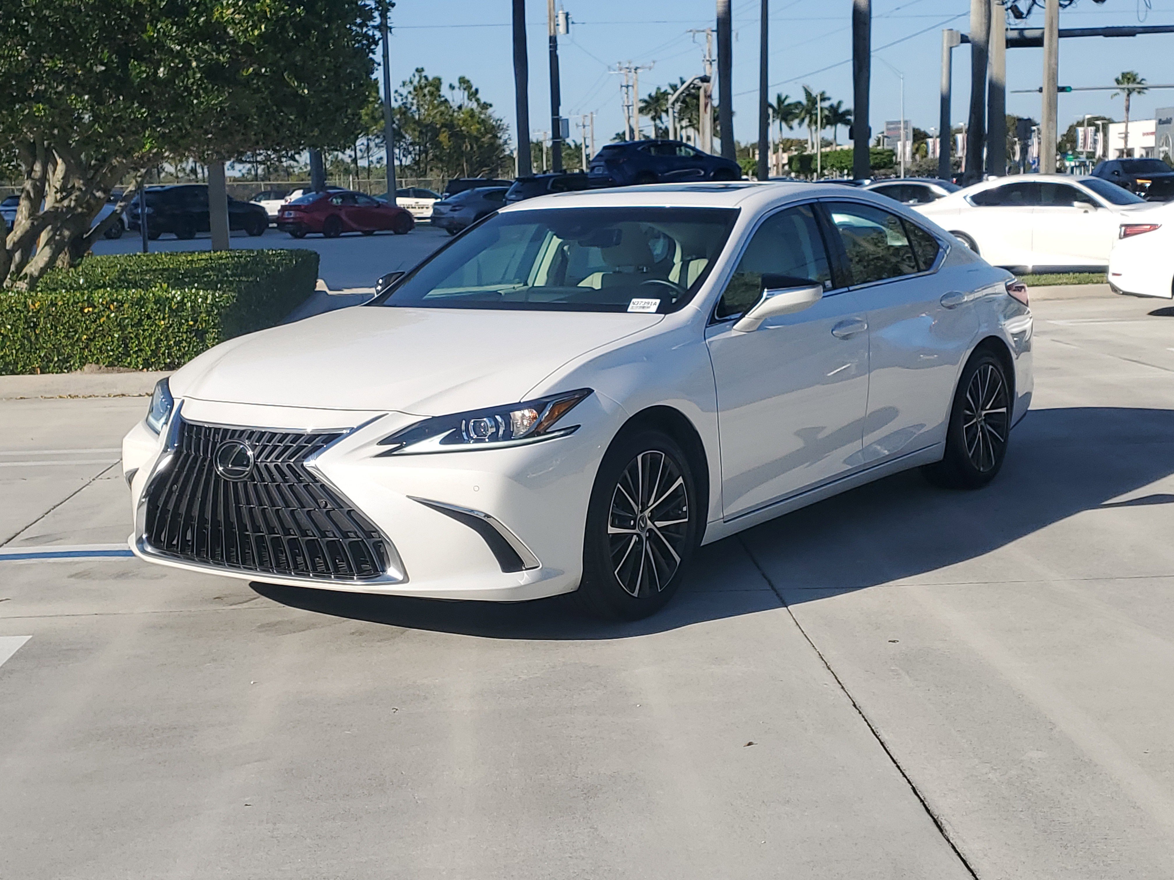 Used 2025 Lexus ES 350 w/ Premium Package image 5