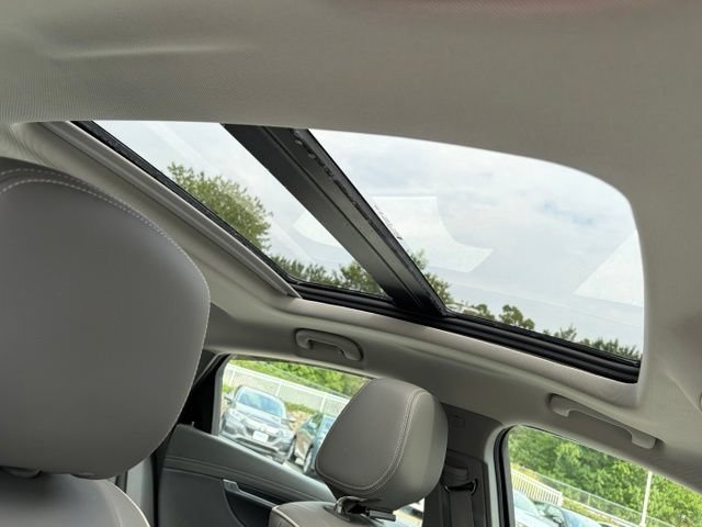Used 2015 Chevrolet Impala LT w/ Convenience Package FWD image 30