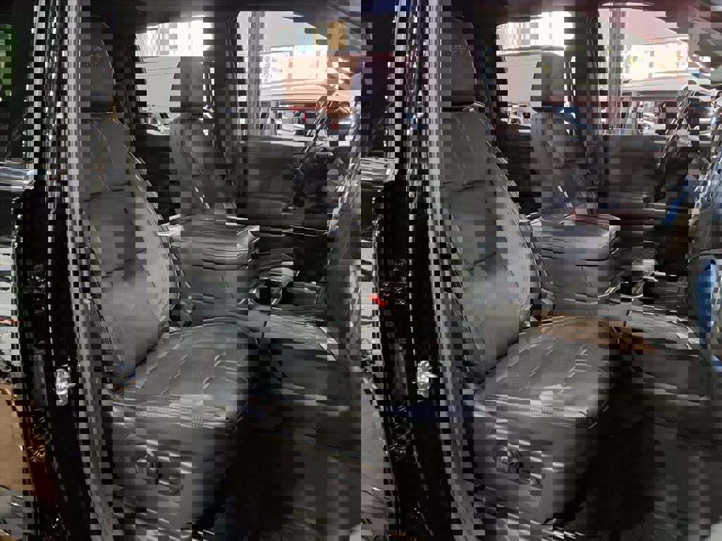 Used 2022 Chevrolet Silverado 1500 High Country image 23