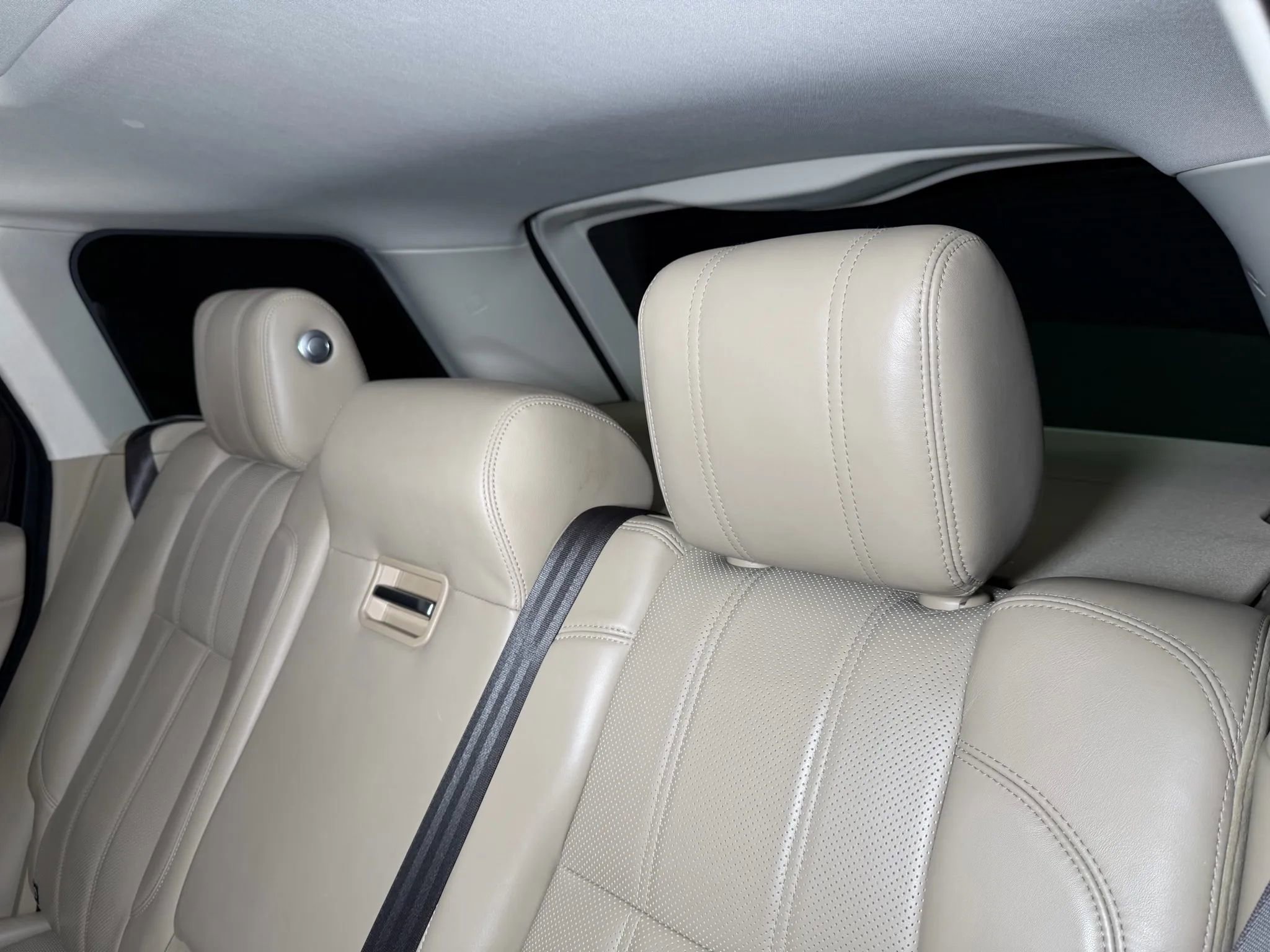 Used 2016 Land Rover Range Rover HSE image 26