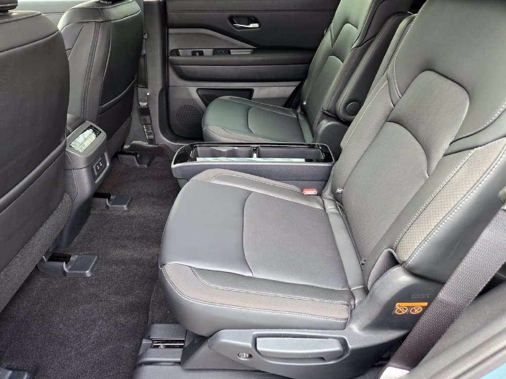 New 2026 Nissan Pathfinder SL w/ SL Premium Package FWD image 15