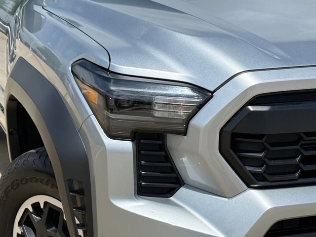 Used 2025 Toyota Tacoma TRD Off-Road AWD/4WD image 3