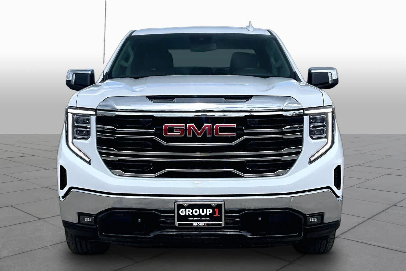 Used 2025 GMC Sierra 1500 SLT AWD/4WD image 4