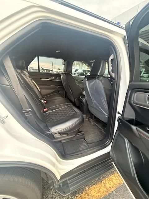 Used 2025 Ford Explorer ST-Line w/ Premium Package RWD image 12