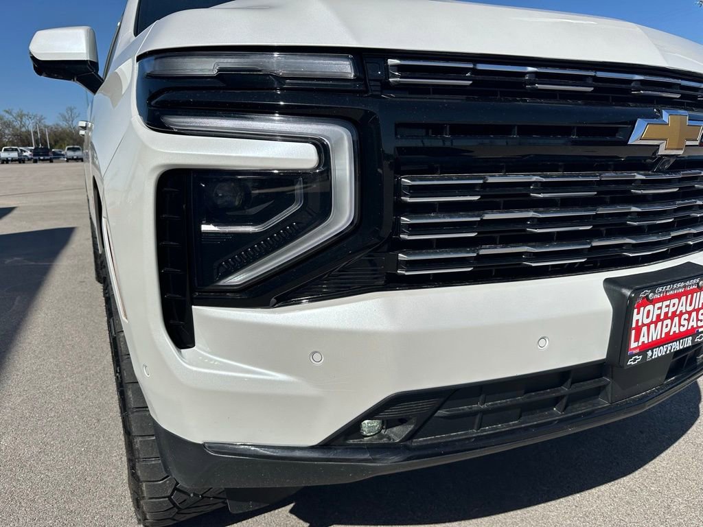 Used 2025 Chevrolet Suburban High Country AWD/4WD image 7
