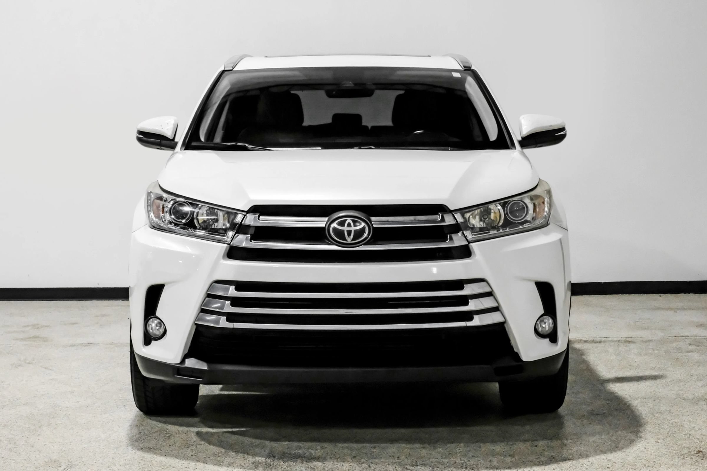 Used 2018 Toyota Highlander Limited FWD image 3