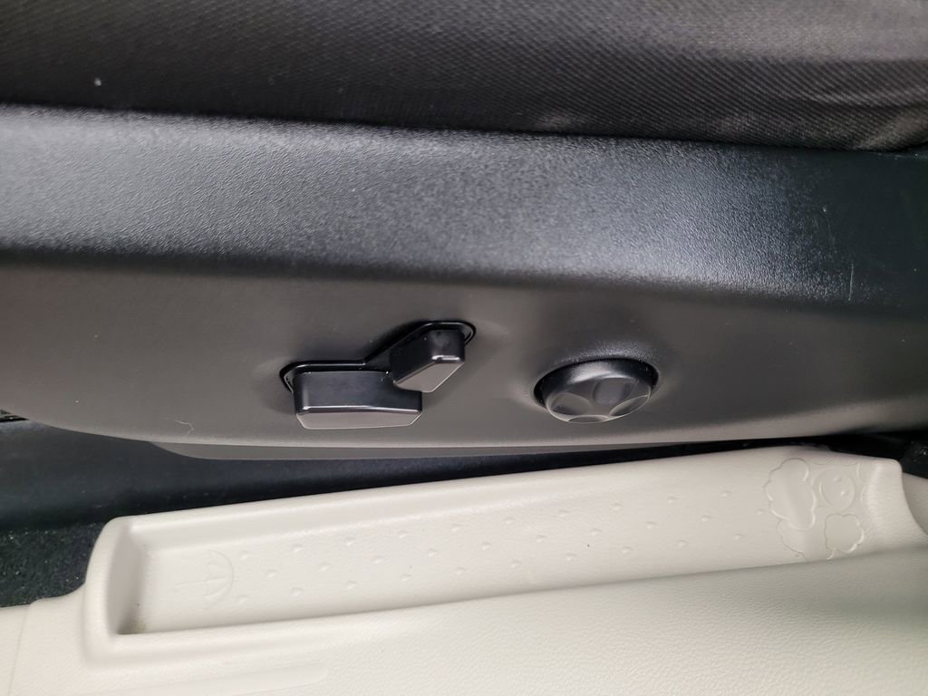 Used 2024 Chrysler Voyager LX image 19