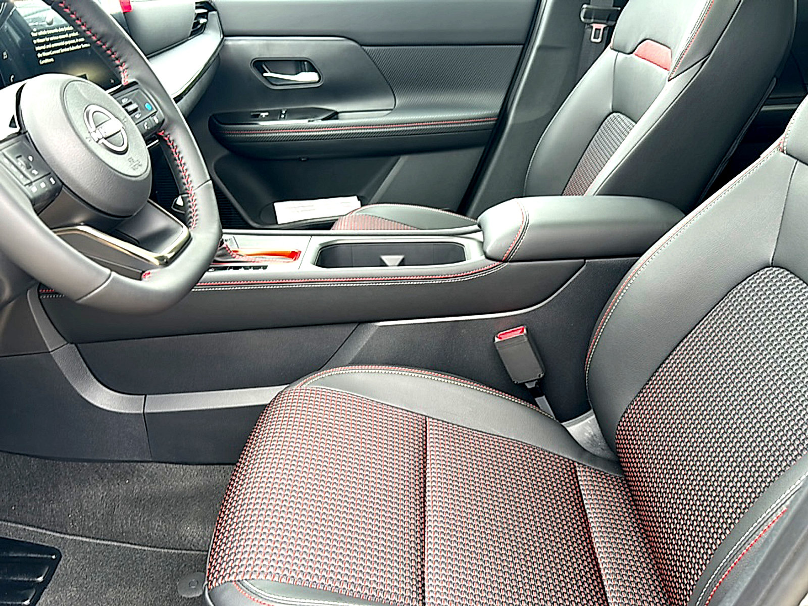 New 2026 Nissan Kicks SR w/ SR Premium Package FWD image 10