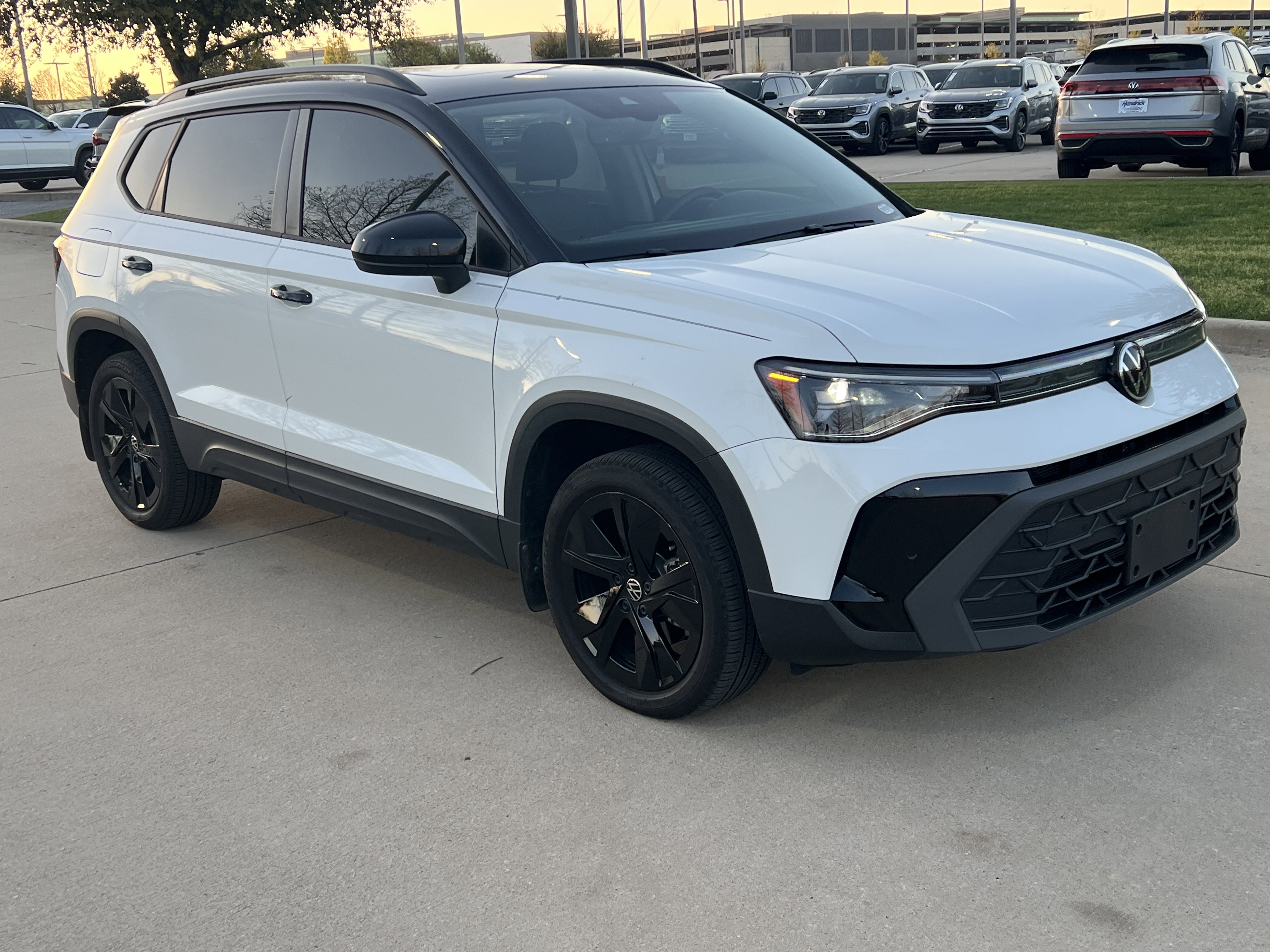 Used 2025 Volkswagen Taos SE image 2