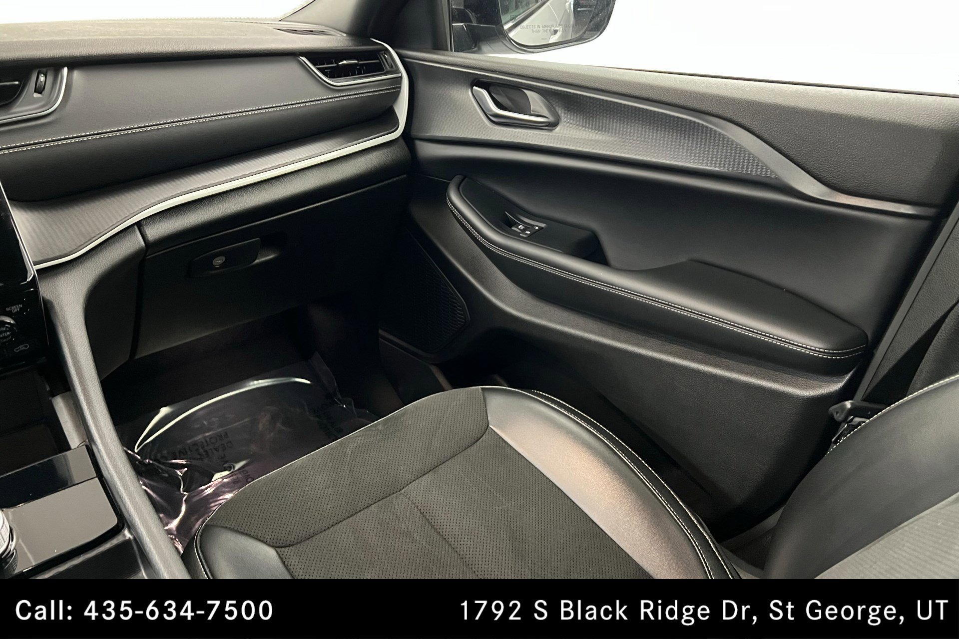 Used 2024 Jeep Grand Cherokee L Laredo image 10