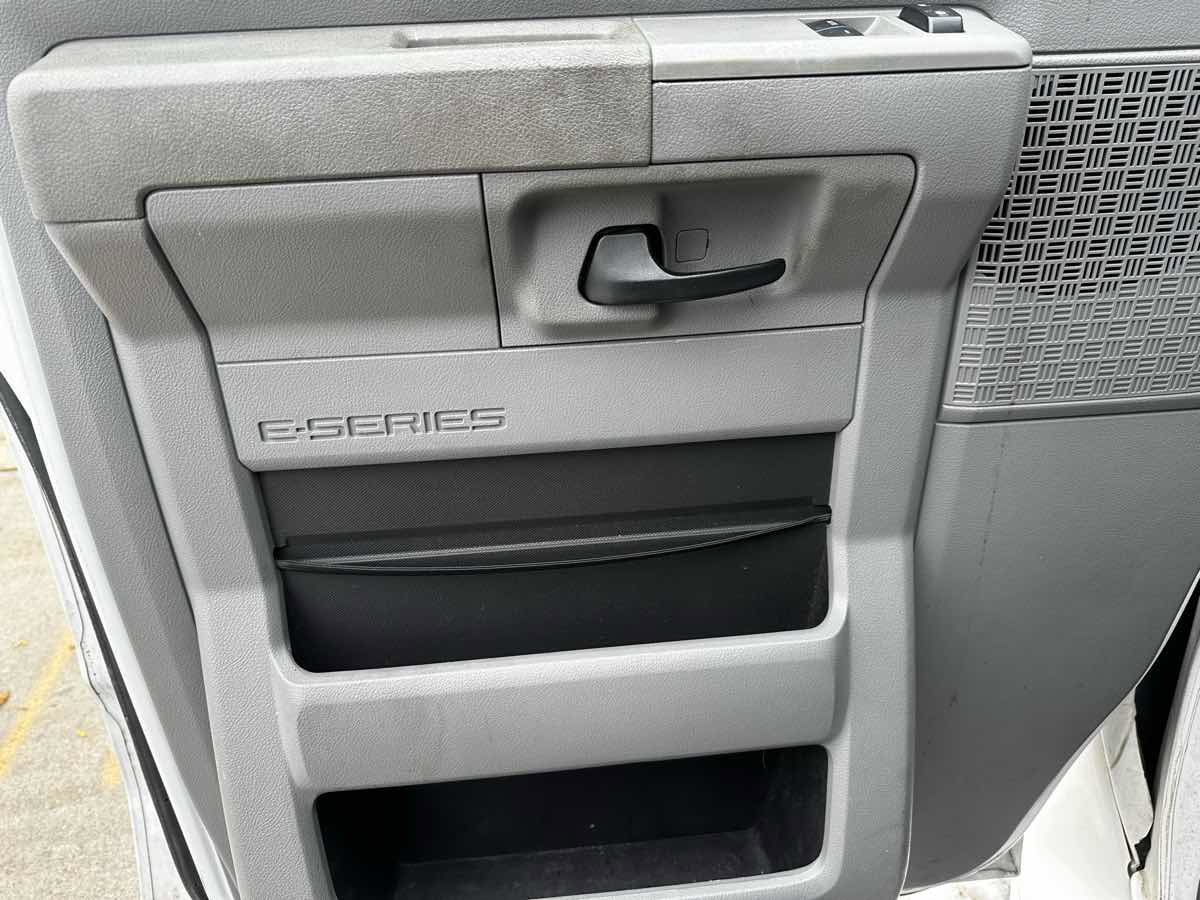 Used 2009 Ford E-150 and Econoline 150 XLT image 9