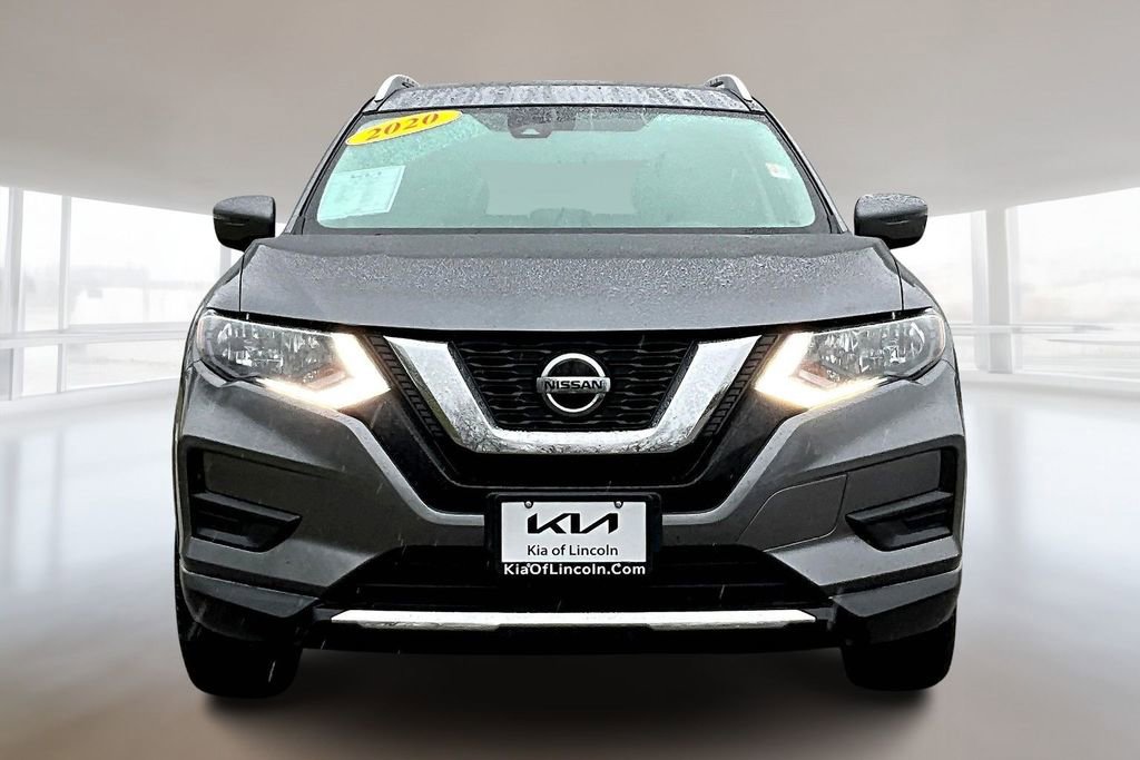 Used 2020 Nissan Rogue SV image 2