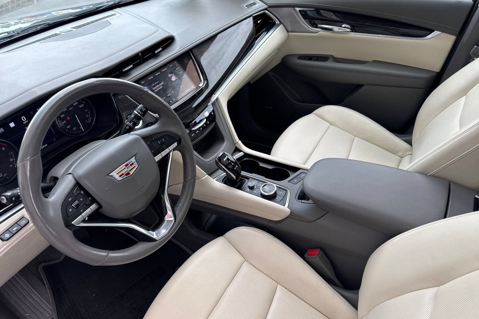 Certified 2021 Cadillac XT6 Premium Luxury w/ LPO, Radiant Package AWD/4WD image 10
